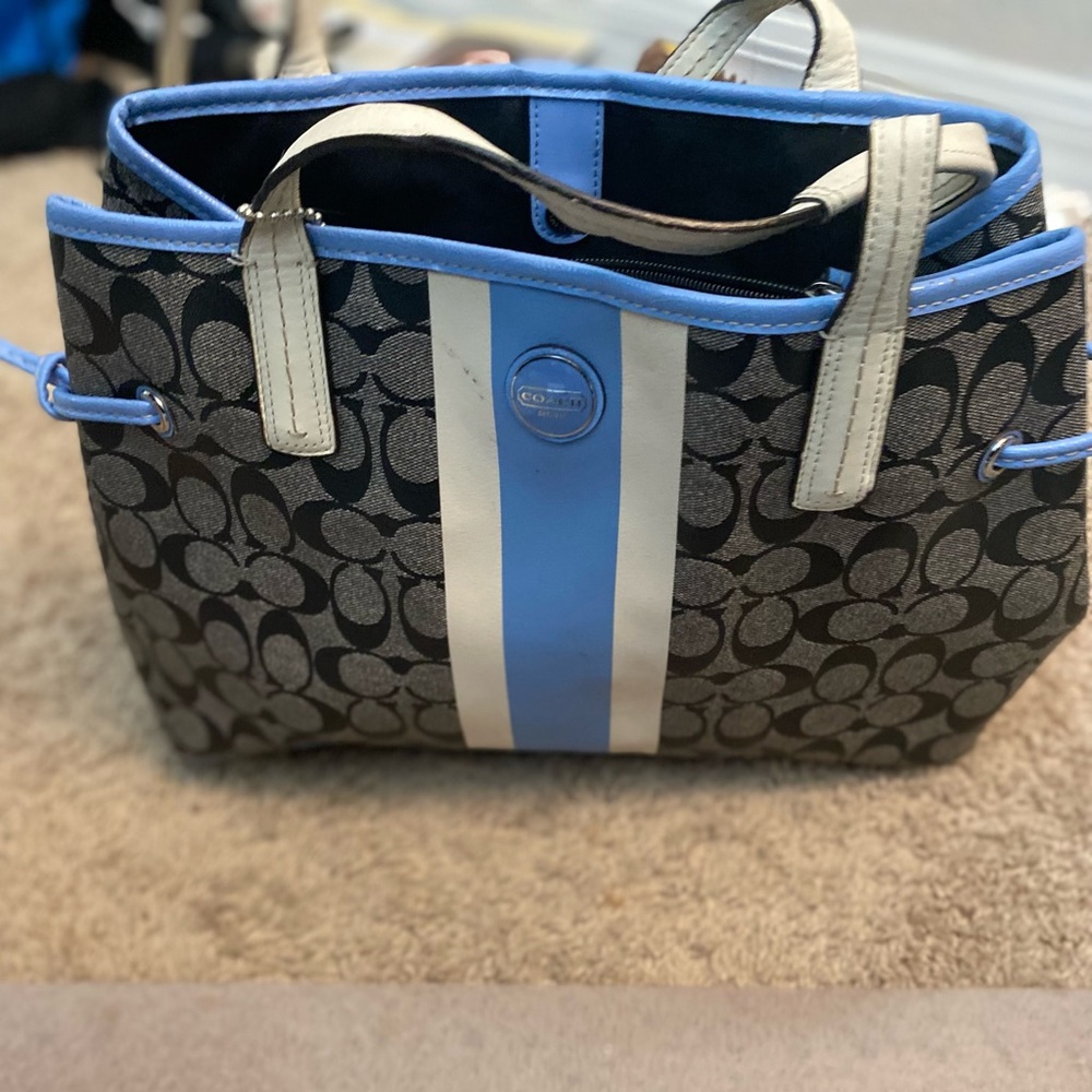 Coach purse with shoulder straps
